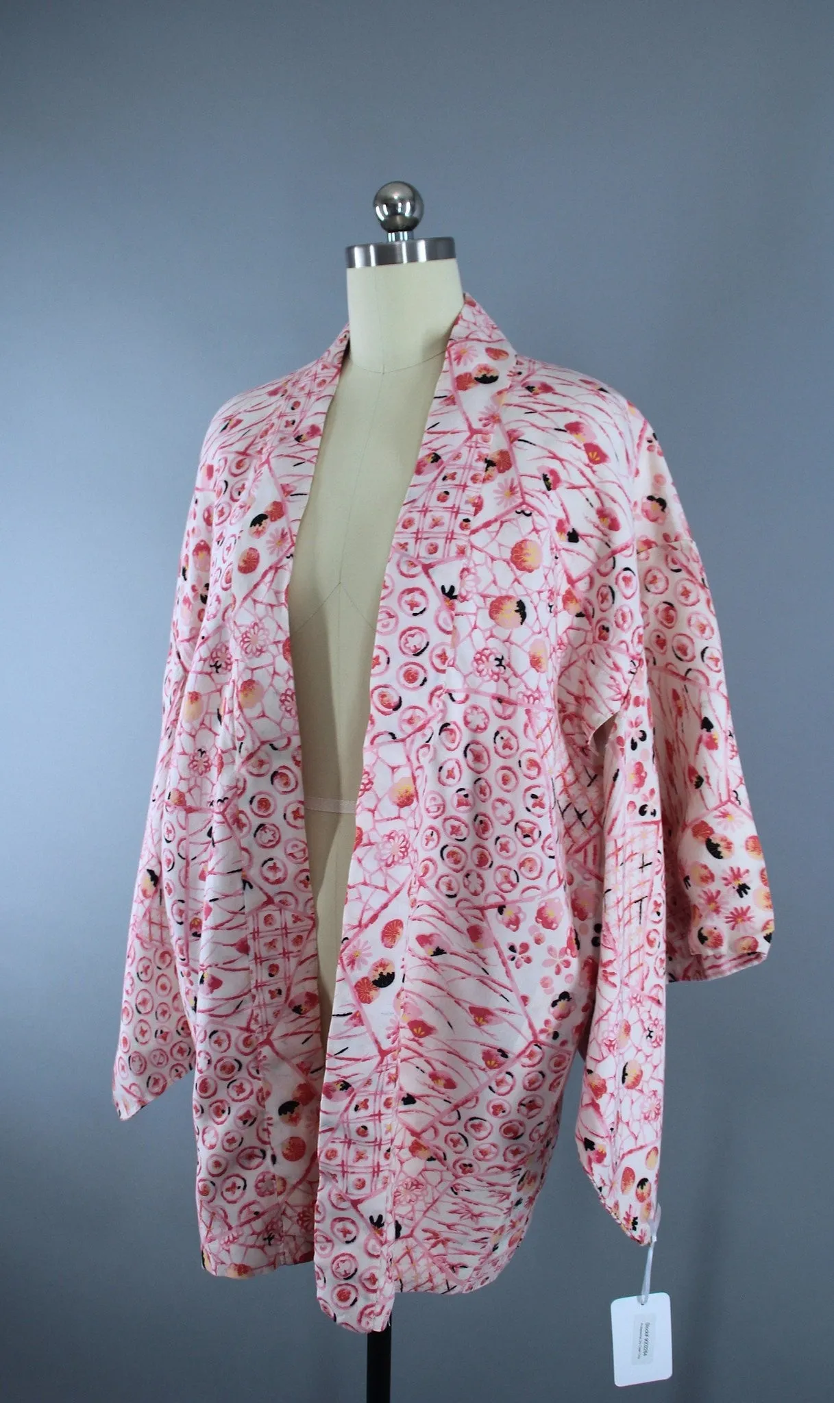 1950s Vintage Haori Kimono Jacket in White and Pink Floral Print