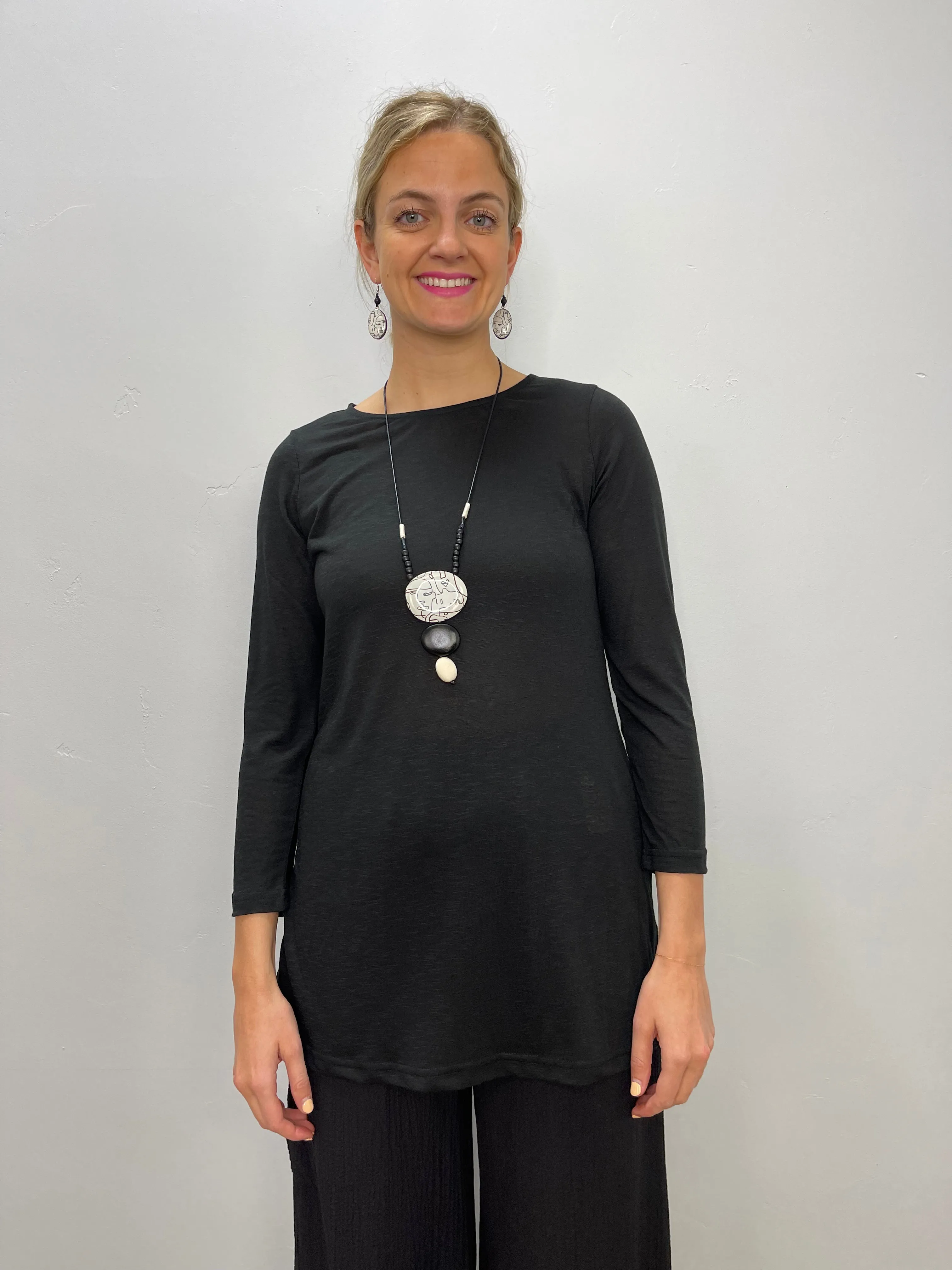 Black 3/4 Sleeve Basic Tunic