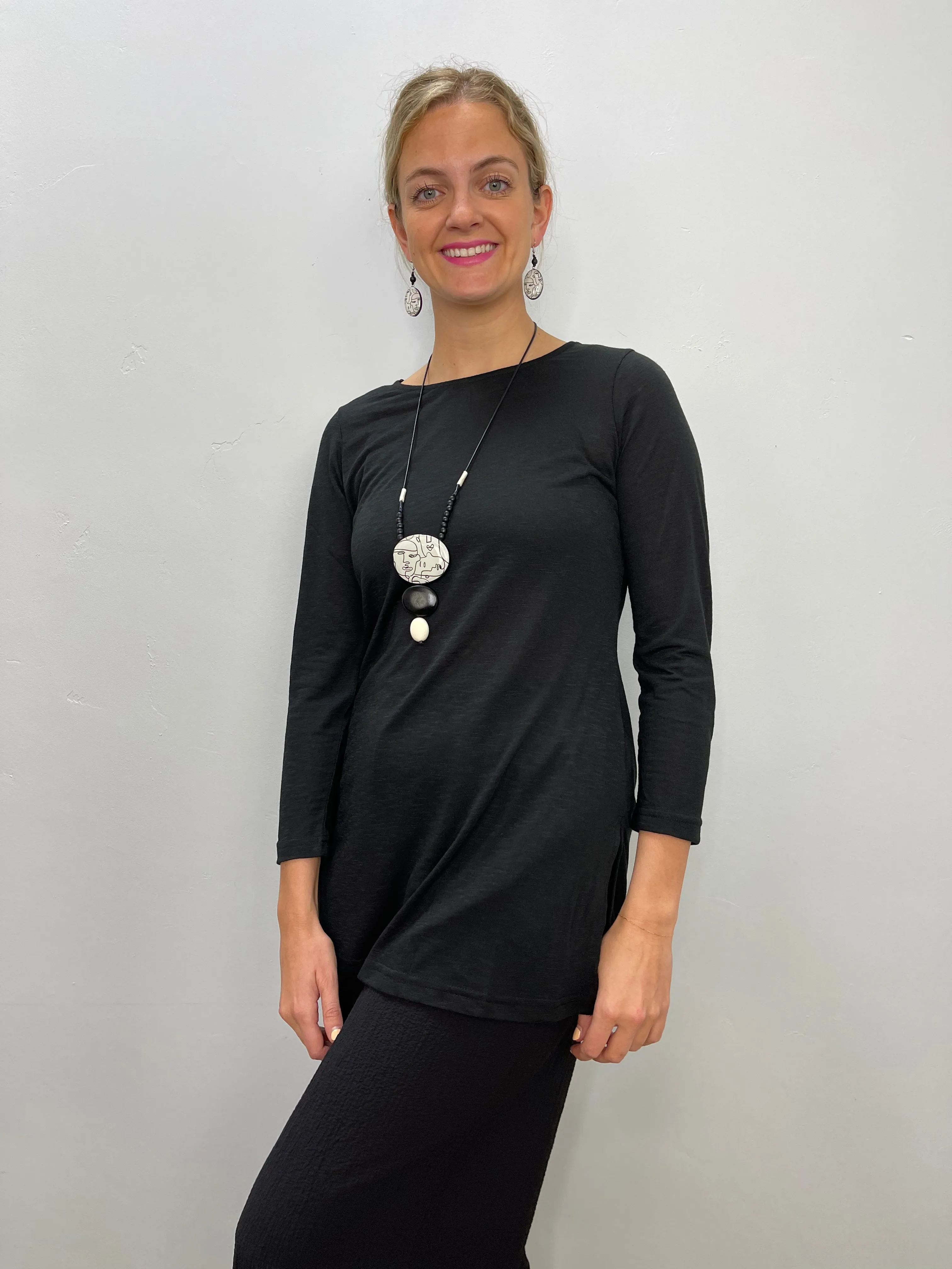 Black 3/4 Sleeve Basic Tunic