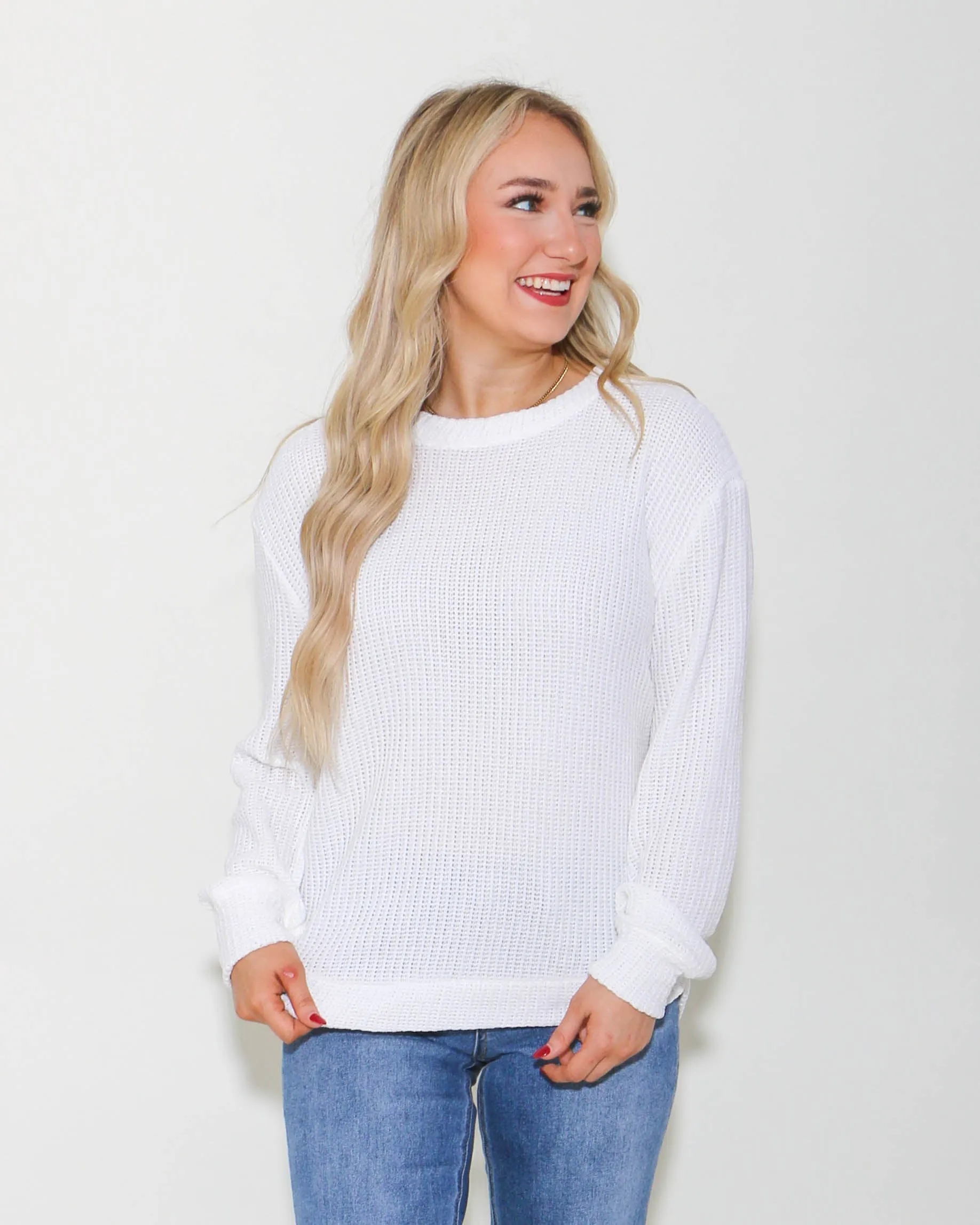 CHENILLE WAFFLE ROUND NECK SWEATER IN WHITE