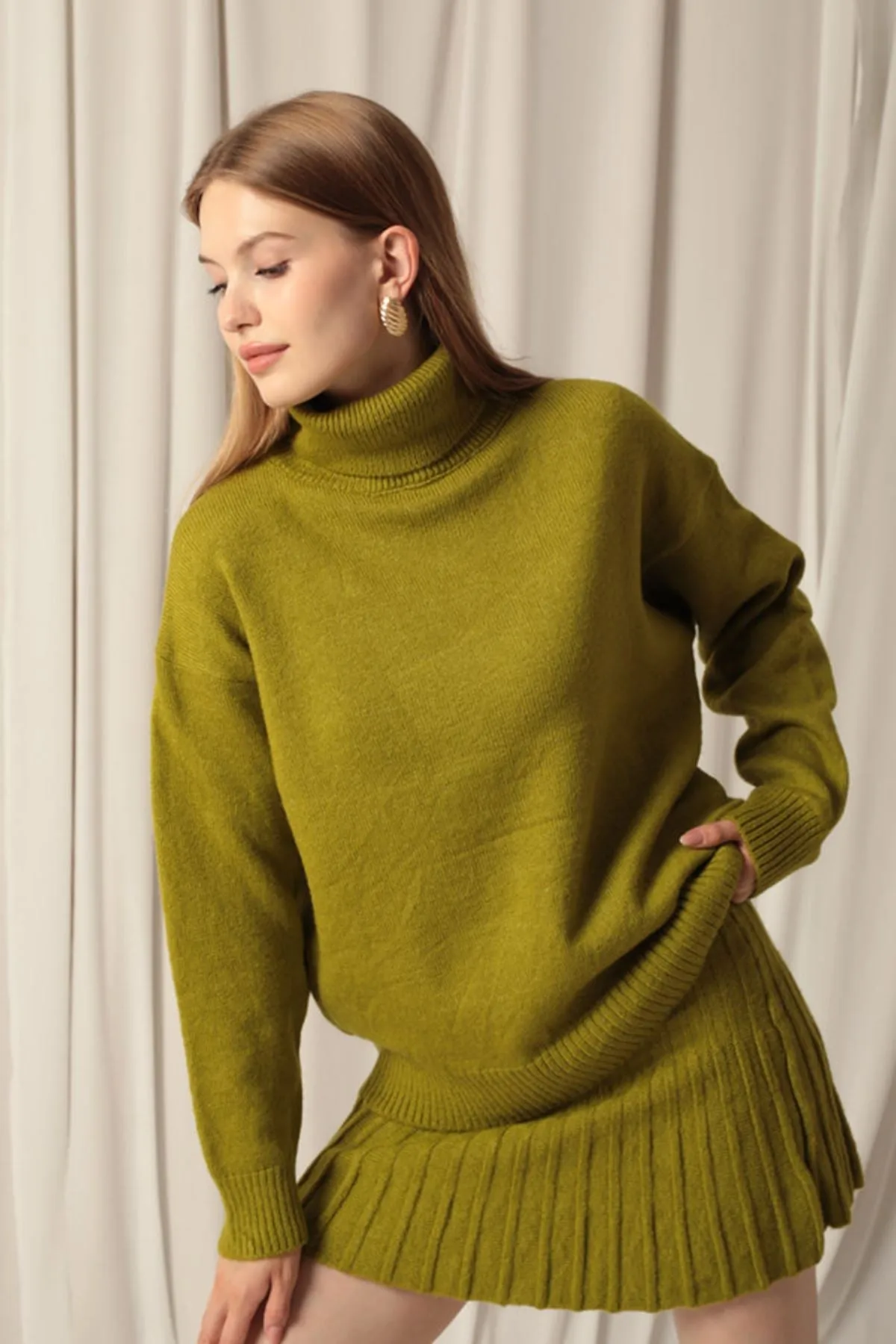 Knitwear Fabric Turtleneck Sweater Oil Green Skirt Set