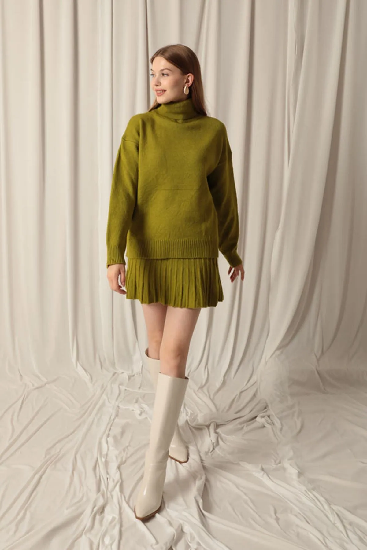 Knitwear Fabric Turtleneck Sweater Oil Green Skirt Set