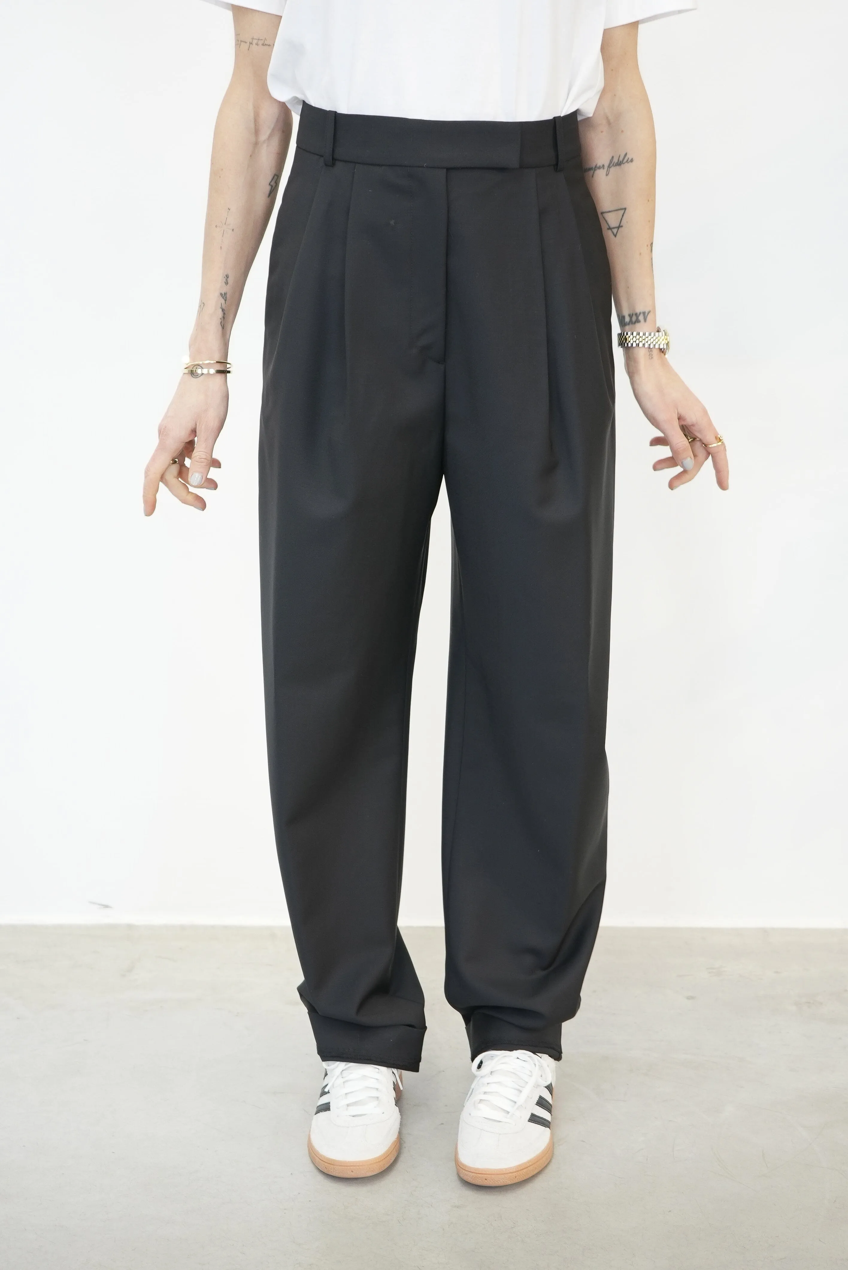 ROUND LEG SHAPED TAILORED TROUSERS